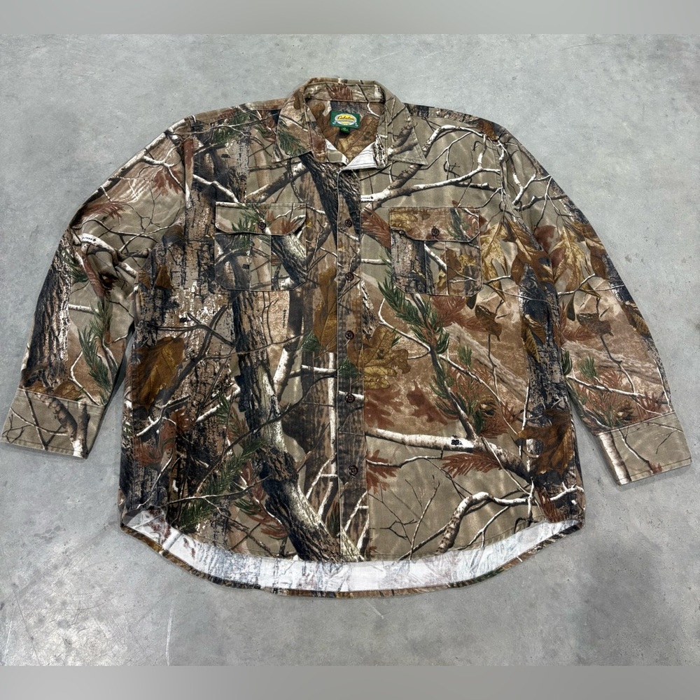 Cabela’s camo button up

Size: L